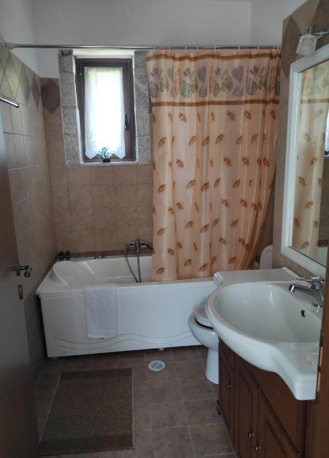 Meterizi Guesthouse Varvitsa Екстер'єр фото