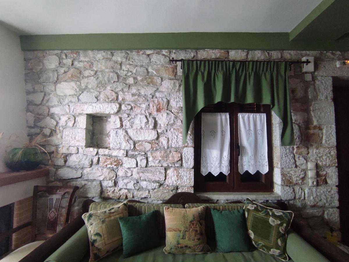 Meterizi Guesthouse Varvitsa Екстер'єр фото